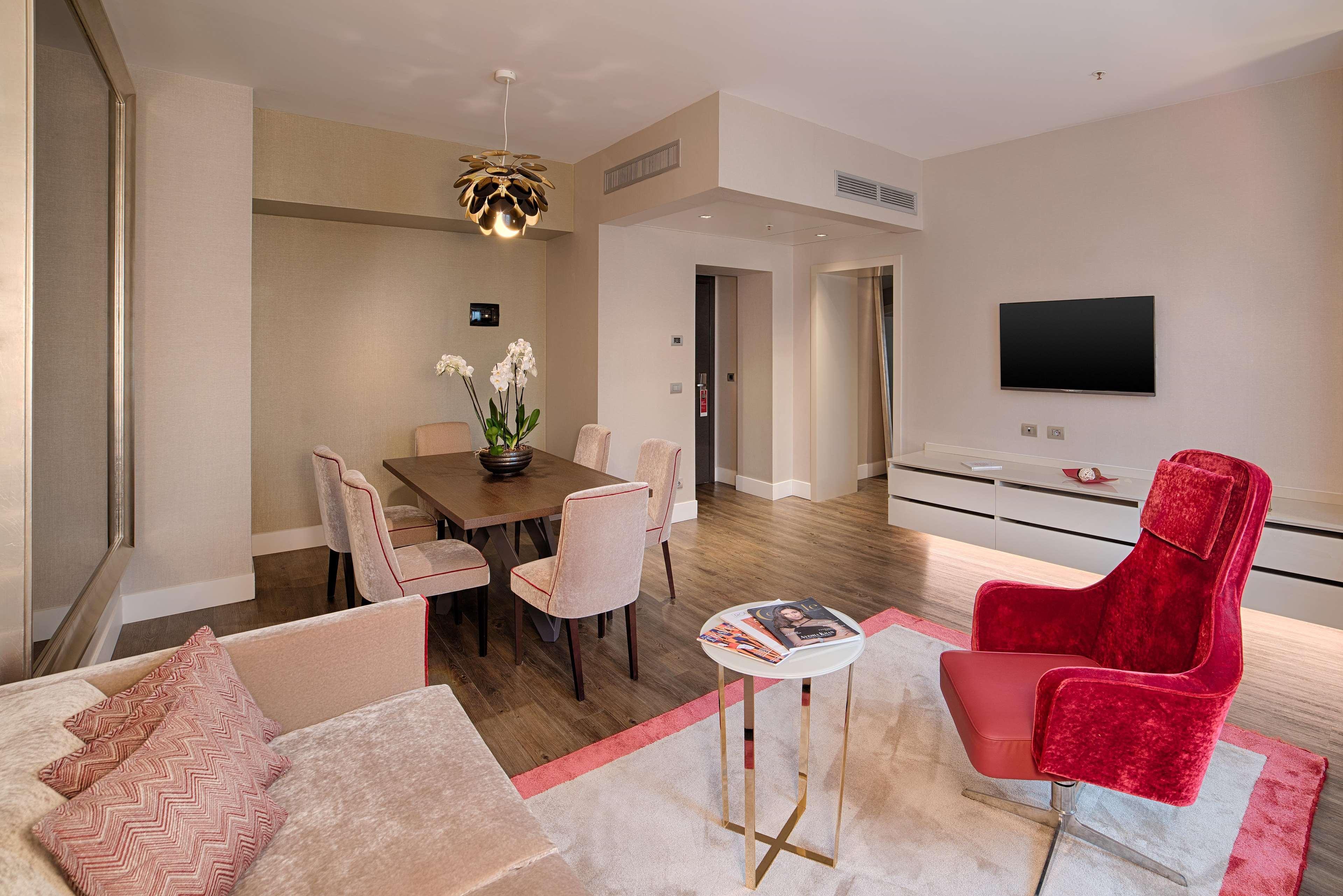 Hotel NH Collection Palazzo Cinquecento Roma Esterno foto A suite at the hotel