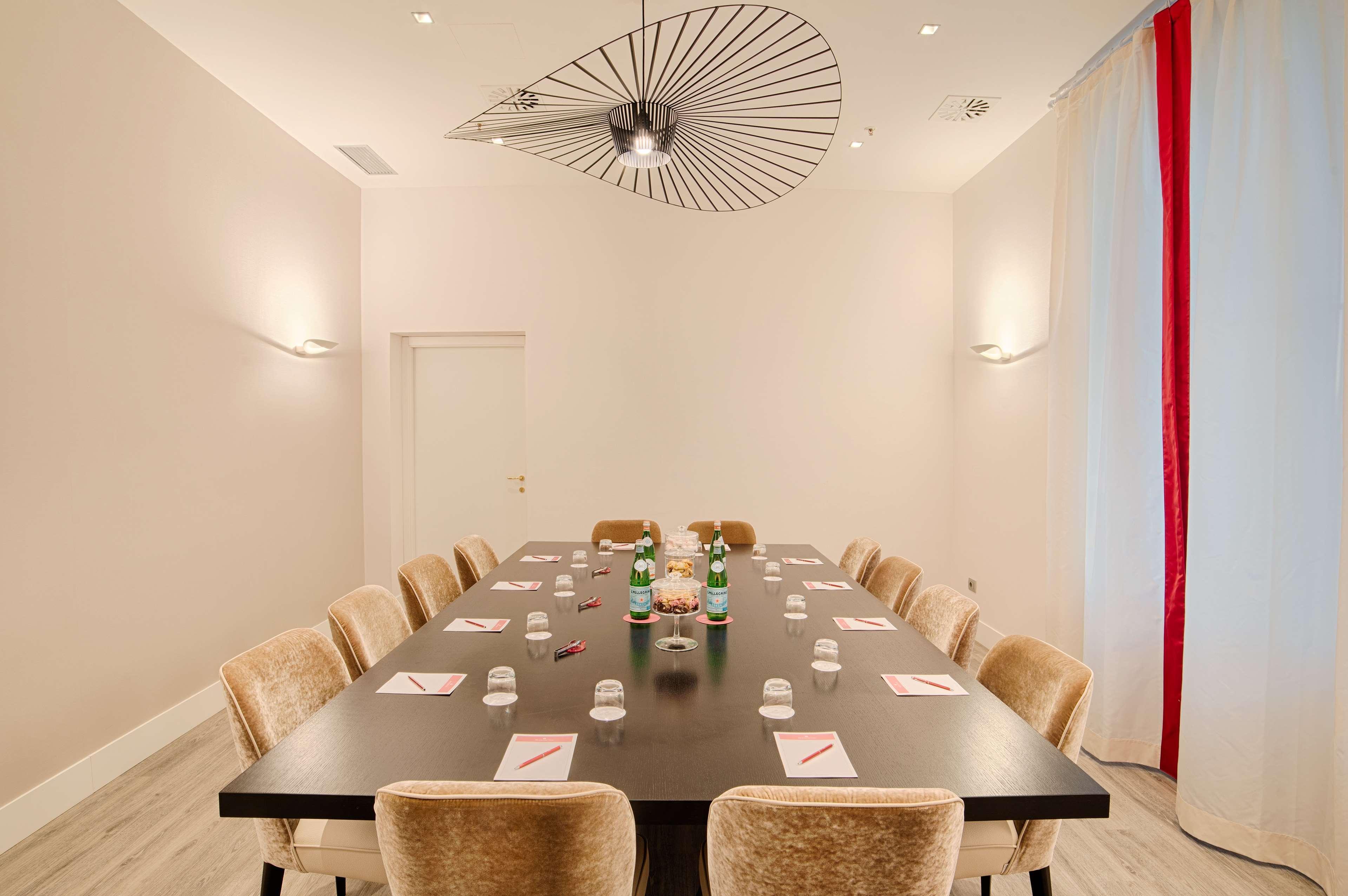 Hotel NH Collection Palazzo Cinquecento Roma Esterno foto The boardroom at the London office