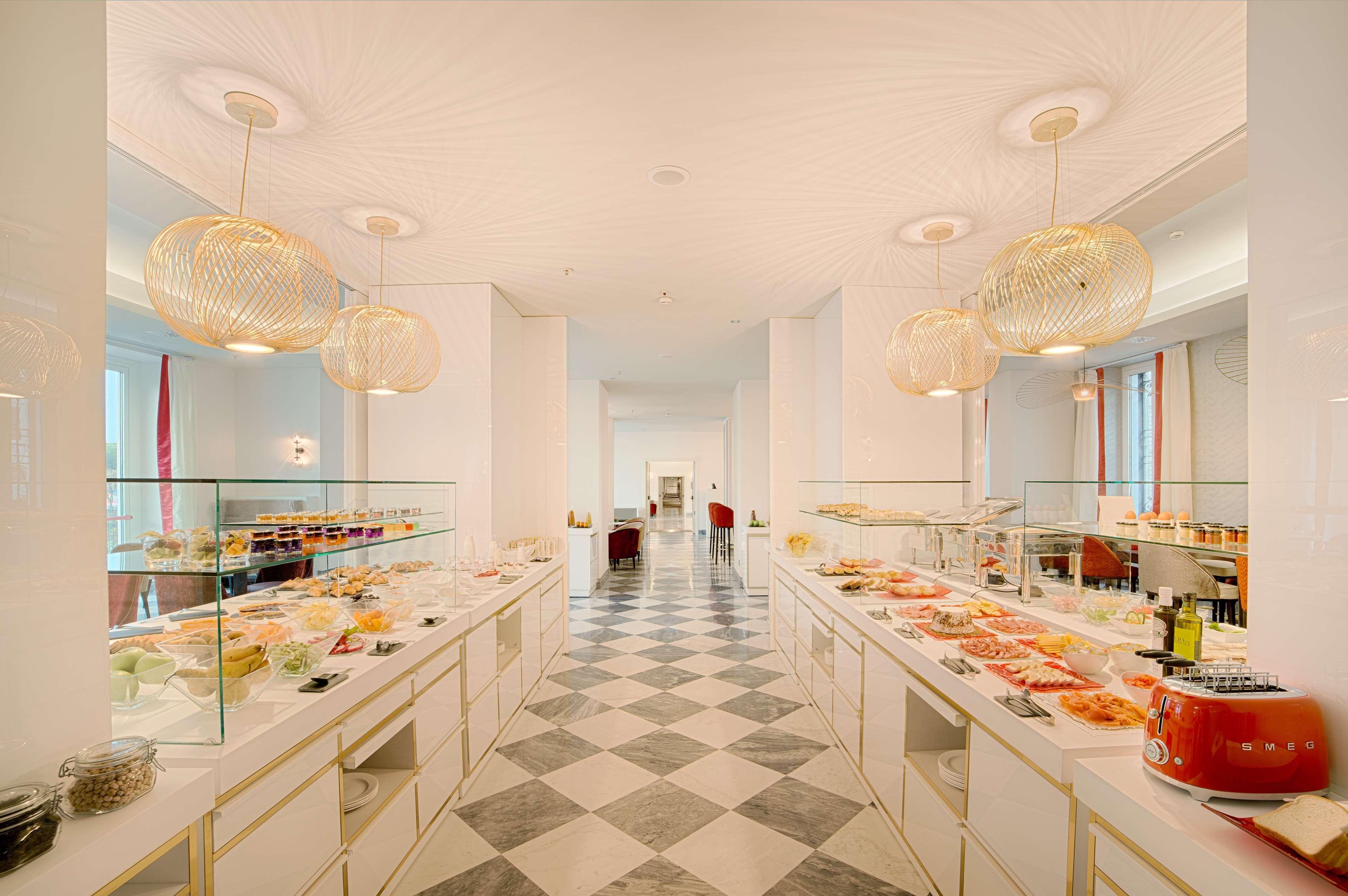 Hotel NH Collection Palazzo Cinquecento Roma Esterno foto The buffet at the hotel
