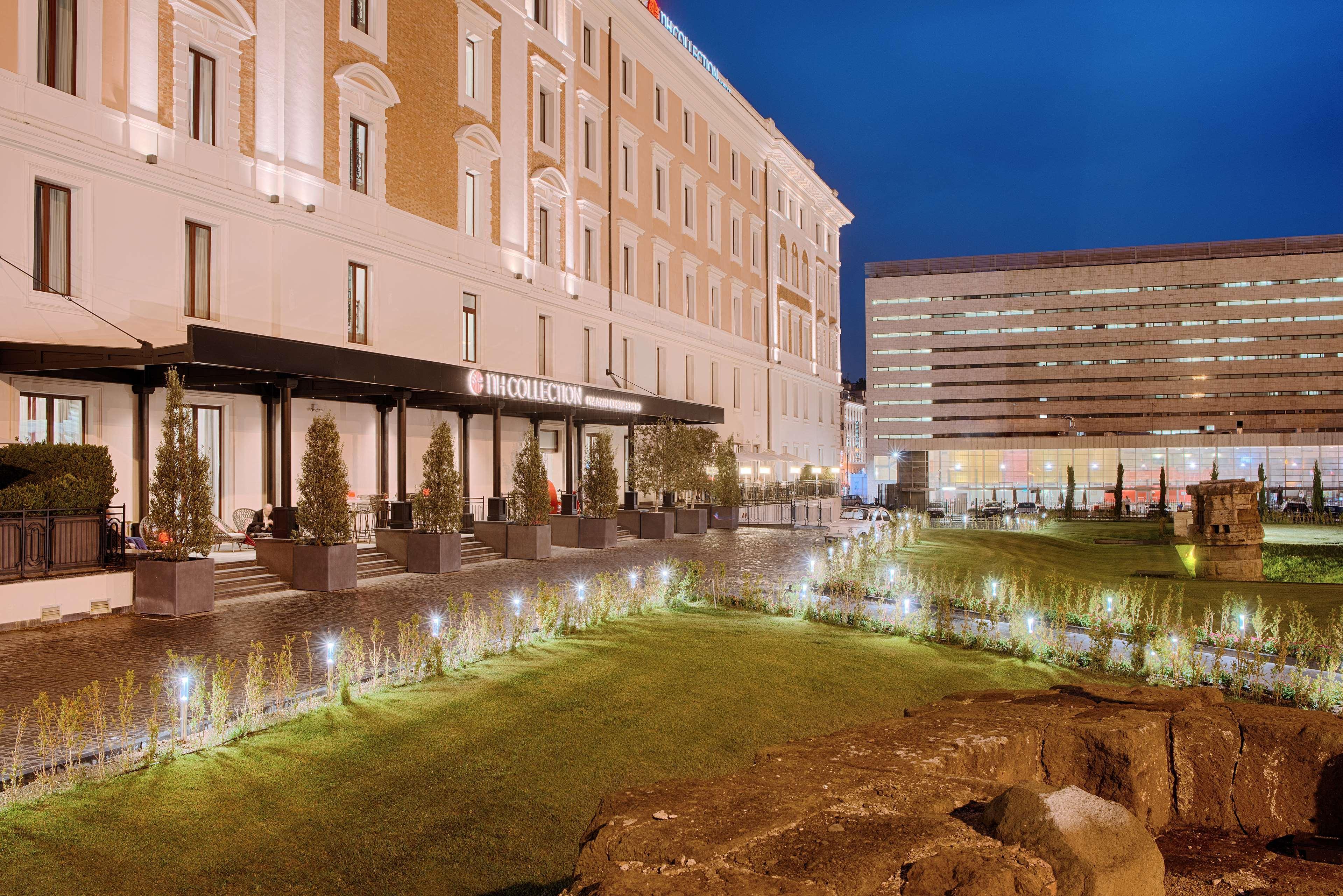 Hotel NH Collection Palazzo Cinquecento Roma Esterno foto The hotel at night